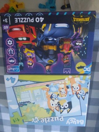 Puzzles Bluey y Batman DC 40 piezas