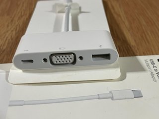 Adaptador Multi-puerto USB-C a VGA Apple