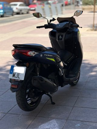 Yamaha NMAX 2023 muy consentida y como nueva.