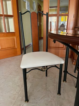 Mesa redonda cristal y 4 sillas