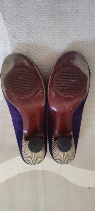 Zapatos tacón Chie Mihara morado y rojo