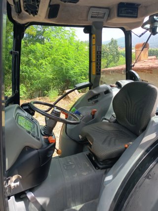 Tractor TN85FA