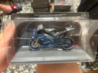 Maqueta Moto Yamaha YZR-M1 1:18