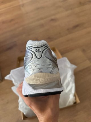 ASICS Gel-Kayano 14 Gris Blanco