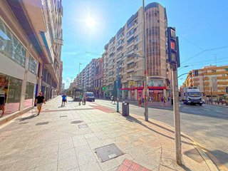 Local comercial en alquiler en Ensanche - Diputación en Alicante