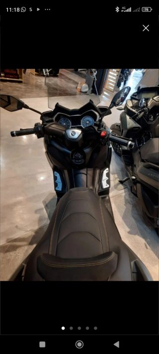 Maxi Scooter Gris y Dorado