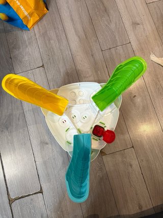 Mesa de actividades para bebés