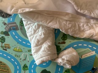 Buzo invierno bebé con manoplas y patucos