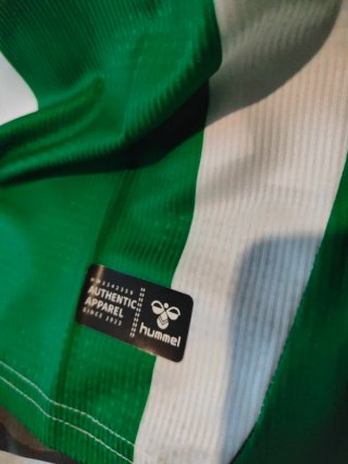 Camiseta Hummel Verde y Blanca Talla M