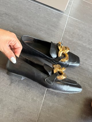 Ballerine nere con catena oro