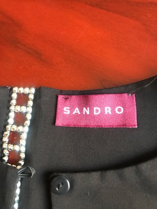 Camiseta elástica negro adorno con pedreria en ros