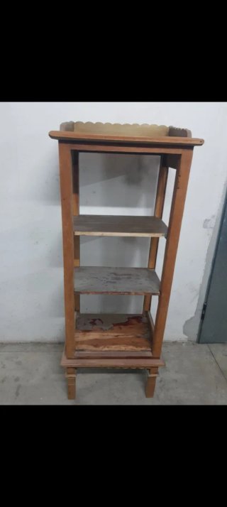 Estantería alta rústica de madera