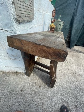 Mesa rústica de madera
