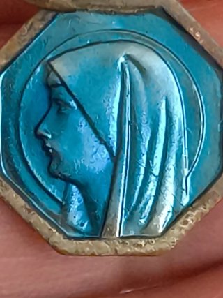 MEDALLA ANTIGUA VIRGEN LOURDES HEXAGONAL NÁCAR