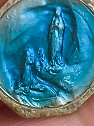 MEDALLA ANTIGUA VIRGEN LOURDES HEXAGONAL NÁCAR