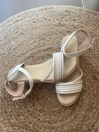 Sandalias blancas de cuña