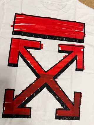 T-shirt Off-White con frecce rosse Oversized