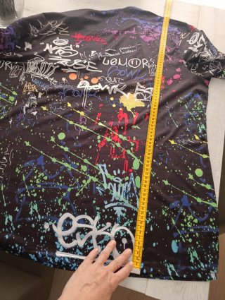 Camiseta Estampada Graffiti