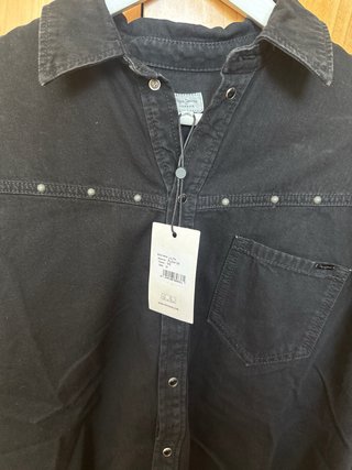 Camisa vaquera Pepe Jeans negra tachuelas