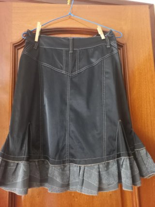 Traje de falda negro y gris