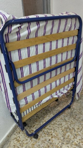 Cama Plegable con colchón Ikea Azul y Blanca