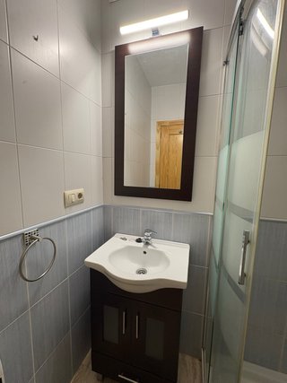 Conjunto baño espejo y lavabo