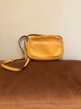 Bolso 100% piel Uterqüe amarillo mostaza