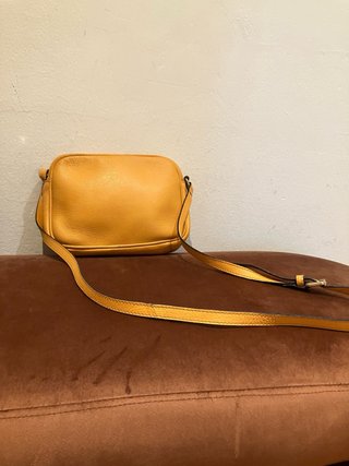 Bolso 100% piel Uterqüe amarillo mostaza