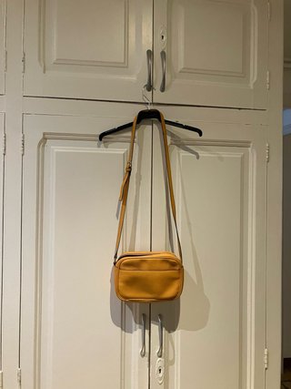 Bolso 100% piel Uterqüe amarillo mostaza