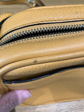 Bolso 100% piel Uterqüe amarillo mostaza