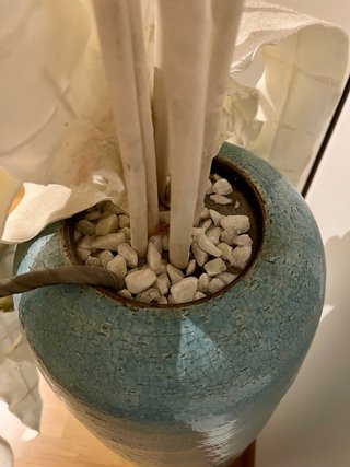 Jarrón alto cerámica azul y flores