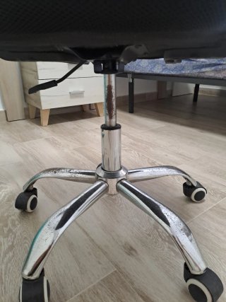 Silla de oficina ergonómica negra