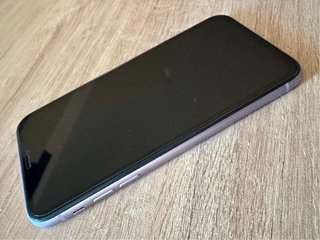 iPhone 11 128GB Viola + 30 custodie e accessori
