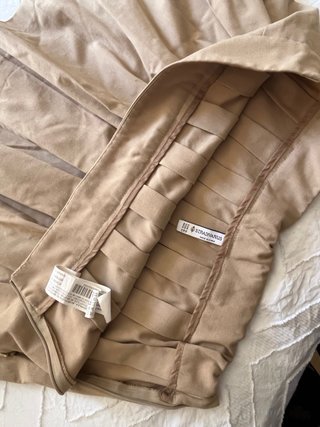 Falda plisada beige