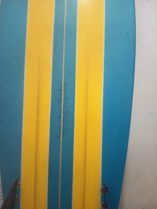 Tabla de surf iKii azul y amarilla