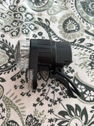 Faro delantero AXA Visto a pilas para bicicleta