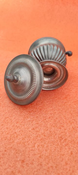 Peltro con coperchio