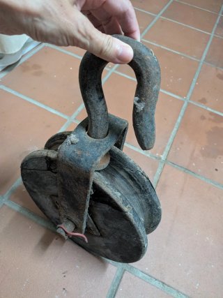 Polea de pozo hierro y madera