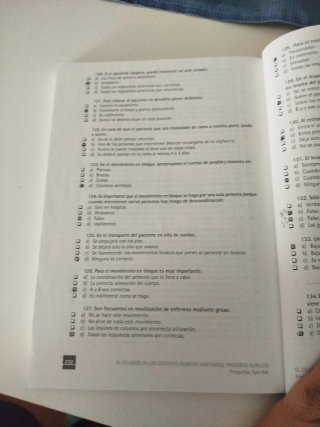 Libros y tests  de 3 cursos de Celador Logoss