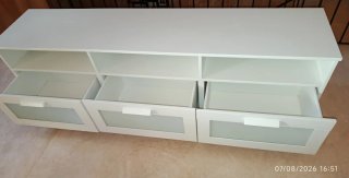 Mueble TV Blanco con Puertas