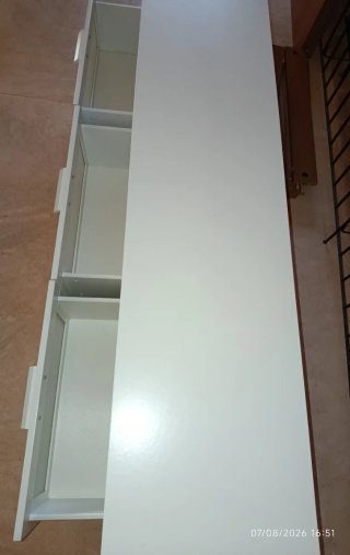 Mueble TV Blanco con Puertas