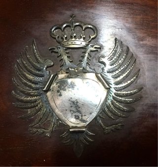 Estuche de madera y placa de plata con avantcargas
