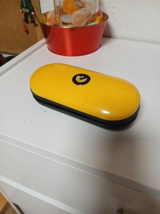 Estuche gafas/lentillas negro y amarillo