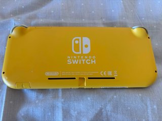 Nintendo Switch Lite Amarilla + Funda