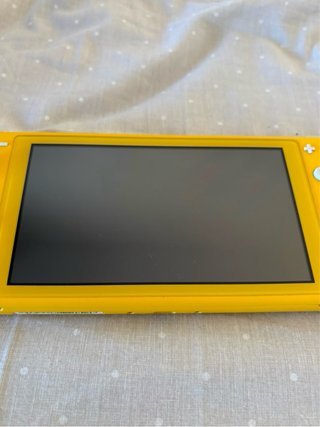 Nintendo Switch Lite Amarilla + Funda