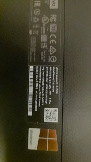 Ordenador portátil Lenovo rojo