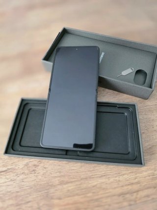 Ordenador portátil Lenovo rojo