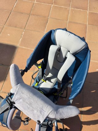 Mochila Portabebés Montanyà con Impermeable Deuter