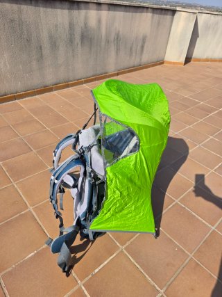 Mochila Portabebés Montanyà con Impermeable Deuter