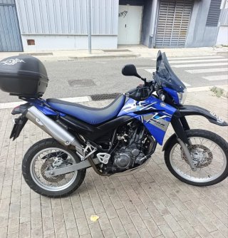 Moto Yamaha Azul y Negra